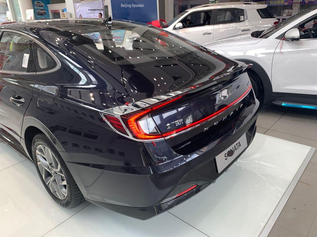 Fits Modern Sonata: Rearview Mirror, Rear Spoiler, Fuel Cap, Door Handle, Door Cup, Taillight Cover