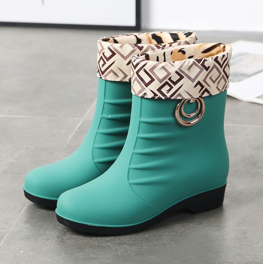 Fashion Plus Velvet Rain Boots Korean New Female Students Non-slip Waterproof Shoes Winter Women Warm Tube Rain Boots Autumn PVC