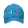 Berretto da baseball in denim lavato con ricamo della bandiera colombiana, logo colorato e dettaglio a cuore, per unisex e donne
