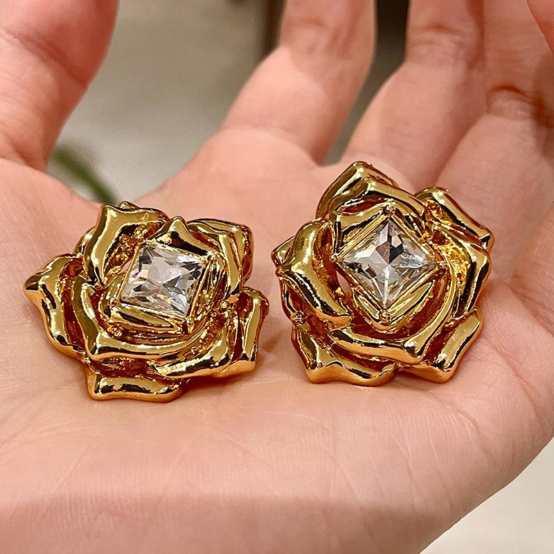 

Женские серьги в стиле ретро с золотым цветком золотой