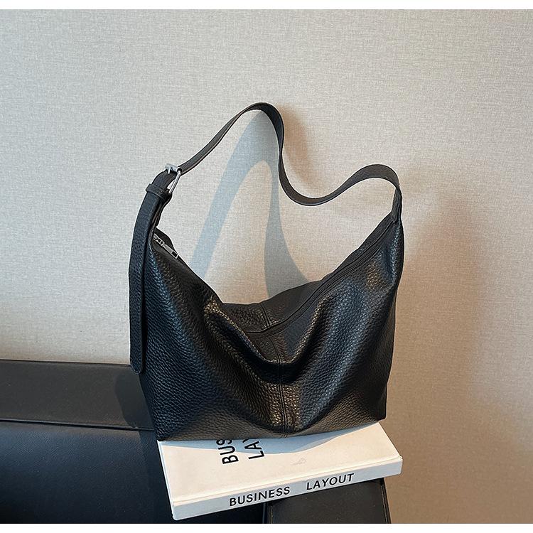 Premium messenger bag women's 2025 new retro niche large-capacity simple shoulder dumpling bag
