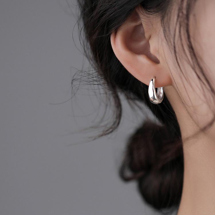 

Trendy Minimalist Hoop Earrings: Unisex Cool Style Ear Cuffs