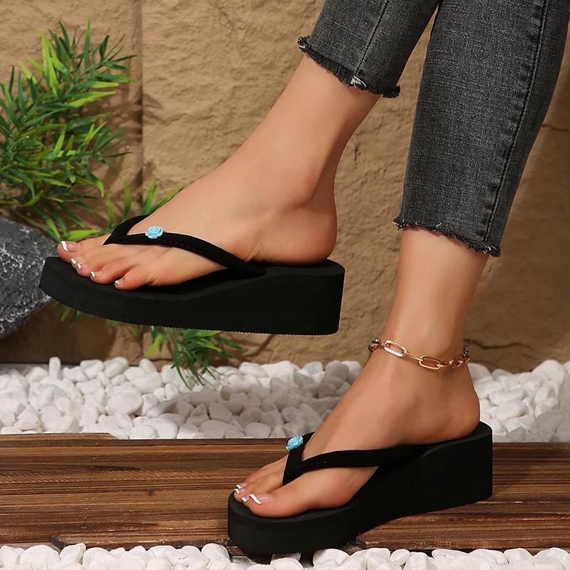 Fashion Women's Flower Decor Med Heel Flip Flops Simple Style Black Wedge Clip Toe Slides Woman Summer Outdoor Med Heel Slippers Mujer