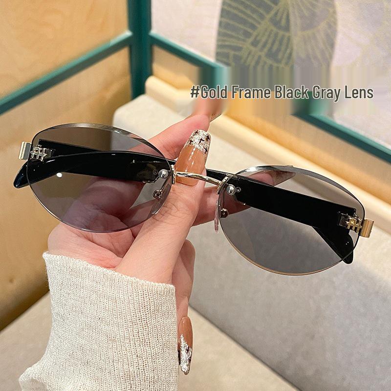Stylish Metal Frame Sunglasses for Women - Trendy Street Style & Sun Protection