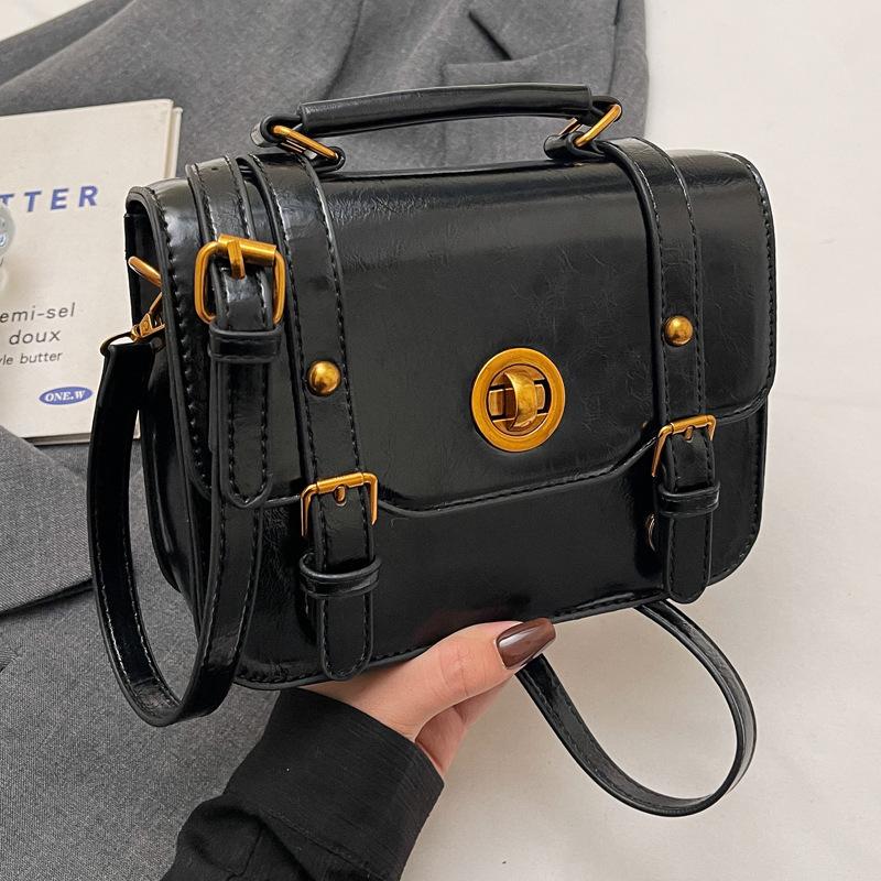 Super fire small bag women's autumn and winter versatile 2025 new retro messenger messenger bag fashionable portable Cambridge small square bag