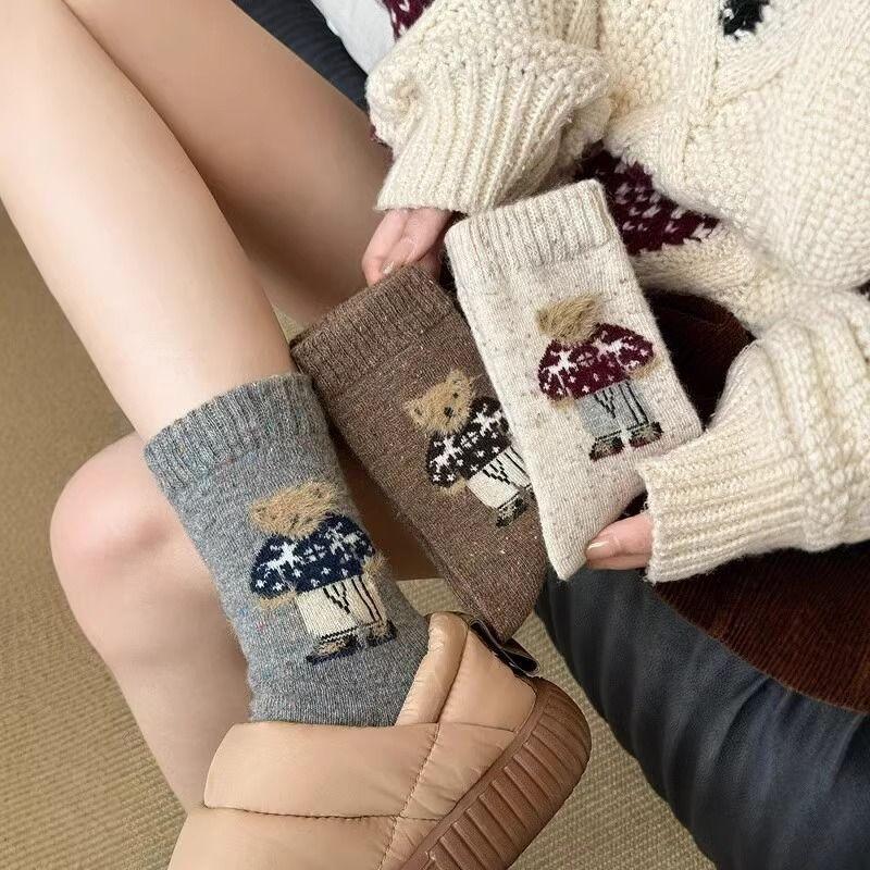 2/5Pairs Cartoon Cute Little Bear Mid-Calf Socks For Women Fashion Autumn And Winter Thickened Warm Socks Christmas Gifts