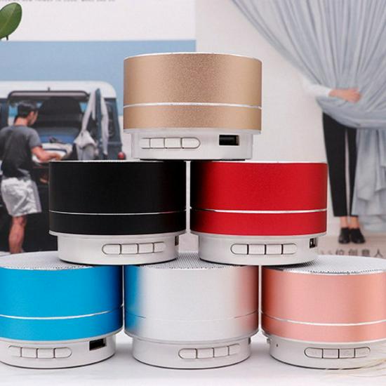 

A10u Bluetooth Speaker: Compact Aluminum Alloy, Wireless, with Call and FM Radio Features. озеро синього кольору