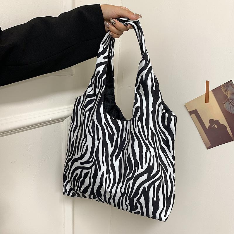 Fashion Underarm Bag Shoulder Bag Casual Large-capacity Women's Bag 2024 Summer New Simple and Fresh Commuter Bag Women