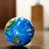 Hobonichi Earth Ball PLAY soccer ball type earth ball. This is a globe where you can see the Eart...