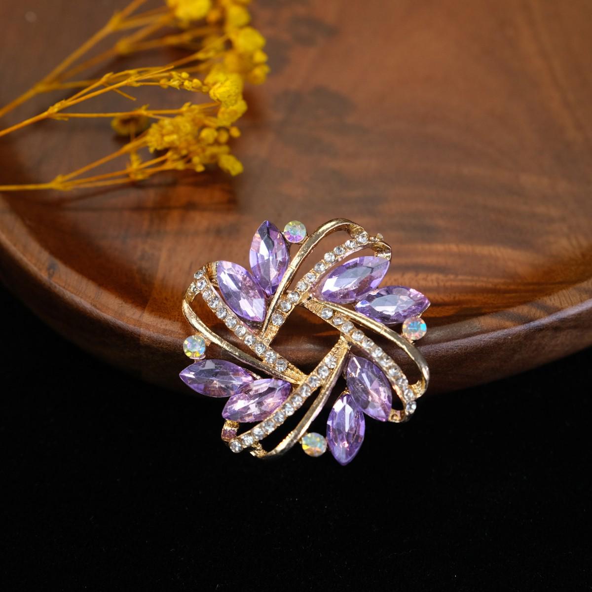 

Елегантна брошка зі стразами: Високоякісна японська та корейська мода кришталева шпилька для шарфа для жінок