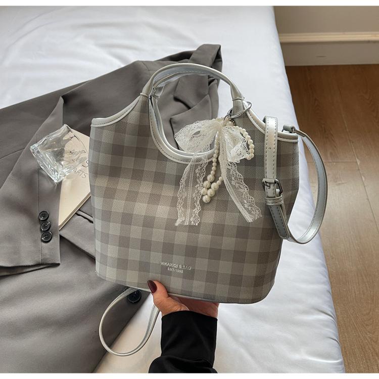 Korean version plaid contrasting color handbag women's 2025 summer new niche design messenger bag simple shoulder bag