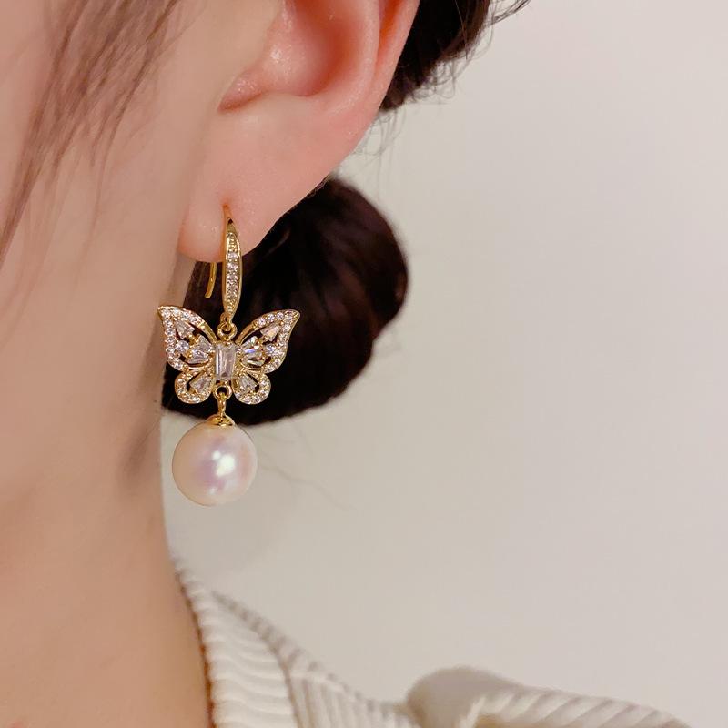 Exquisite, Elegant and Fashionable Zircon Butterfly Mabe Pearl Earrings Gentle and Sweet Temperament Earrings