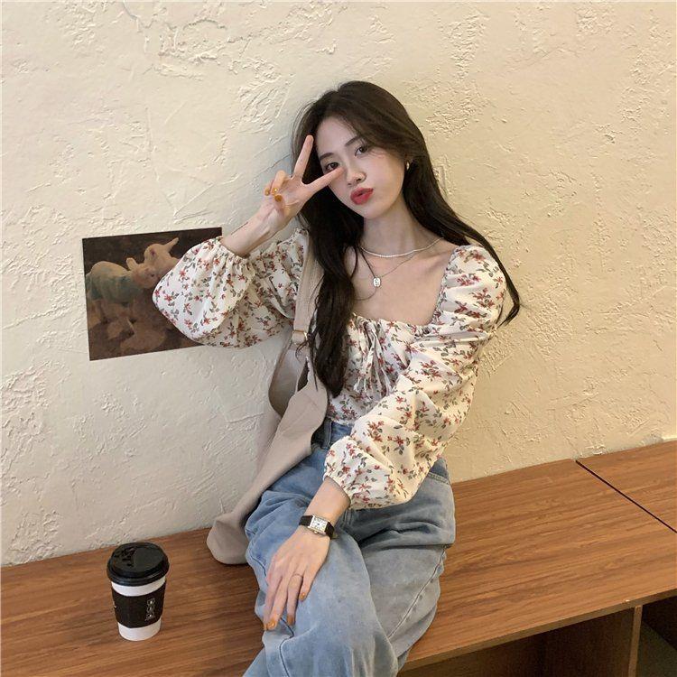 French Floral Square Collar Shirt Female Elegant Design Sense Niche Bubble Sleeve Slim Tops Vintage Pleated Spring Collarbone Blouse