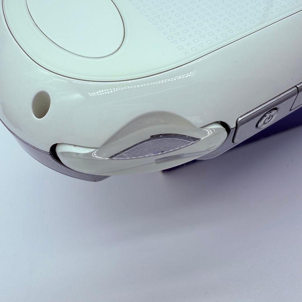 Used PS Vita PCH-1000 Crystal White with Box SONY