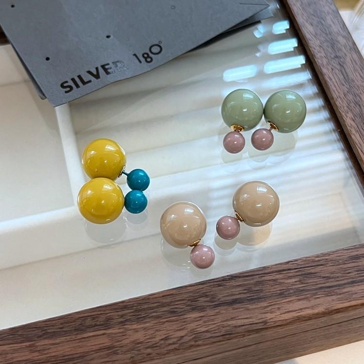 Steel needle candy color ball earrings are fashionable and simple, small and fresh studs, sweet and cute girl versatile earrings.