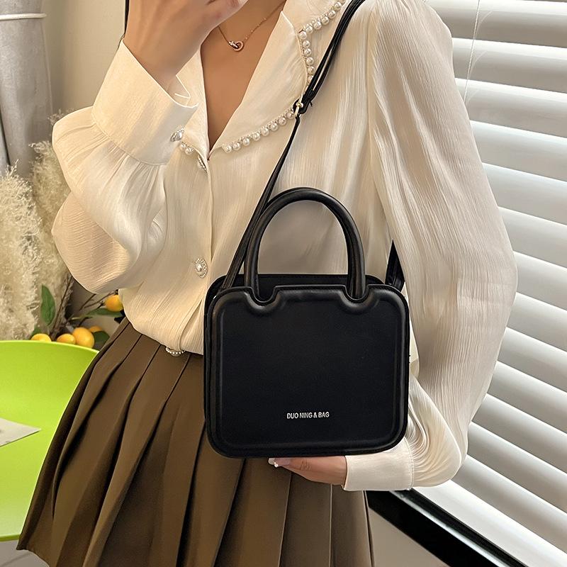 Small Bag Women's 2024 Spring New Trendy Fashion Shoulder Messenger Bag Simple Foreign Texture Portable Biscuit Square Bag