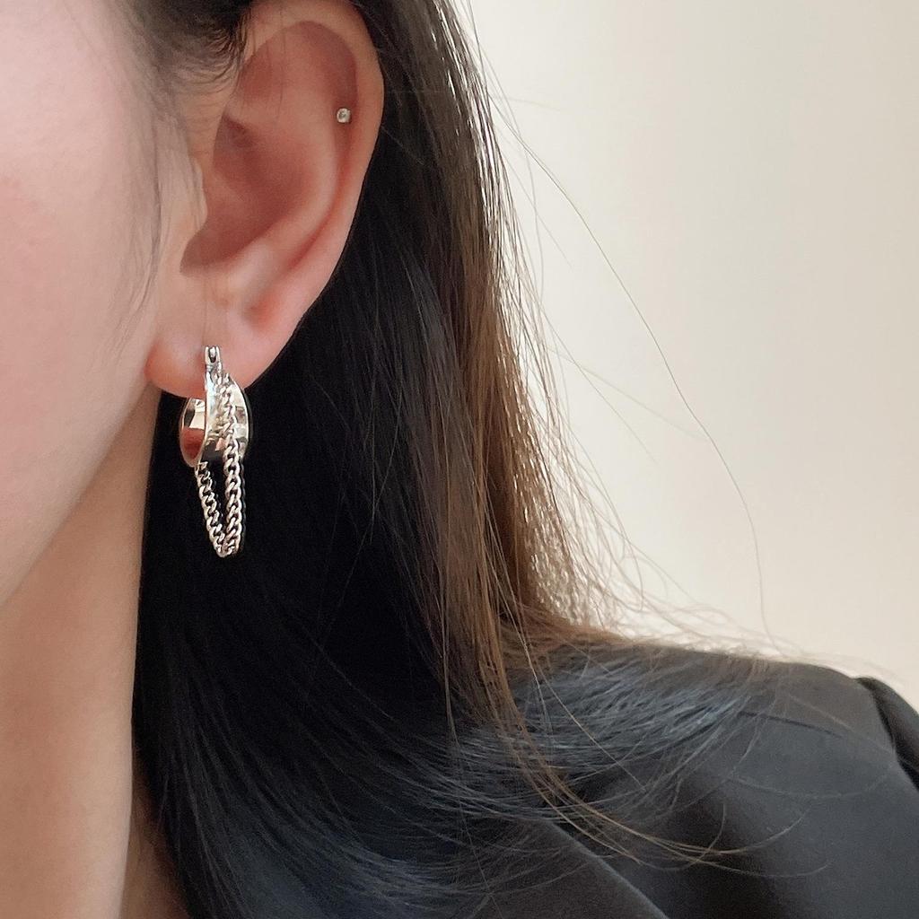 Elegant Retro Design: Dongdaemun Chain Ear Cuff for Women