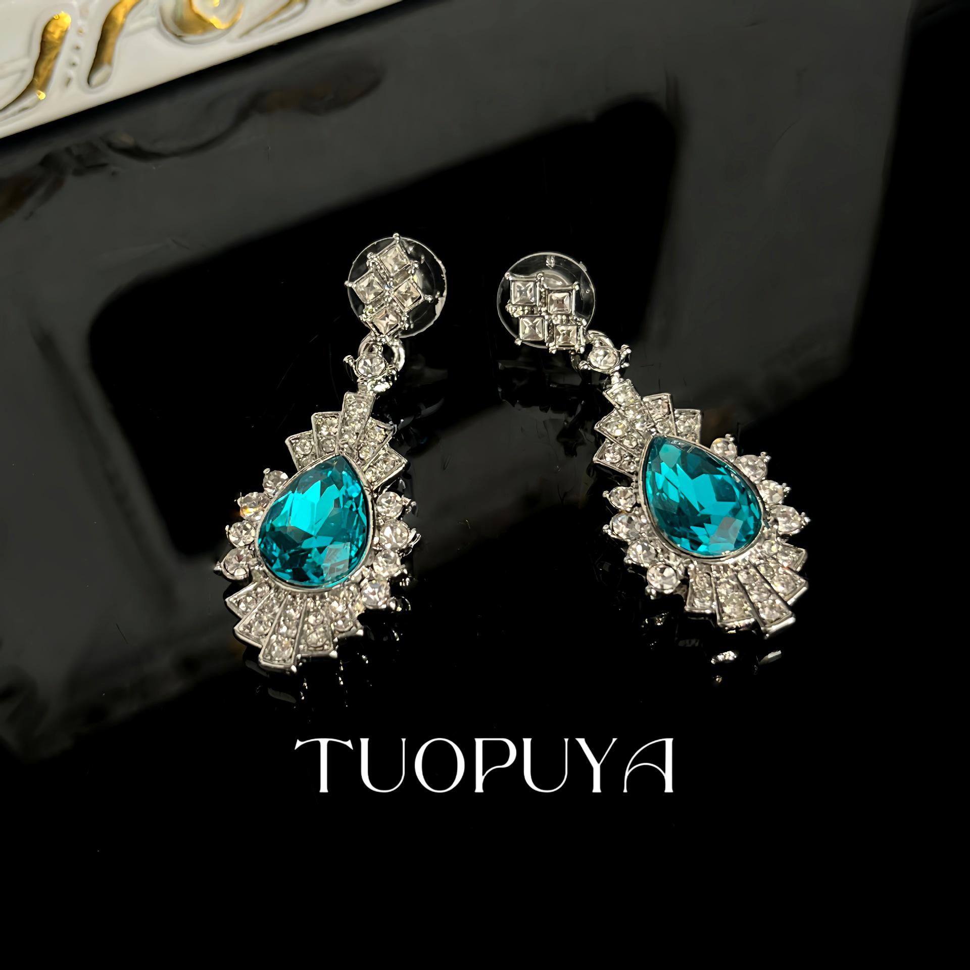 Exquisite Blue Teardrop Pearl Necklace Set with Diamond-Accented Earrings
