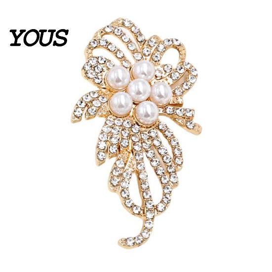 Elegant Lapel Pin Faux Pearl Rhinestone Flower Brooch, Electroplating Alloy for Fashion Brooch Accessory Women, Sweater Cardigan Coat Business
