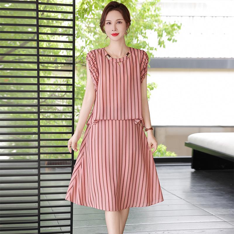 

2026 Summer Stylish Two-Piece Short Sleeve Set for Moms - Fashionable & Loose-Fitting for Middle-Aged and Elderly 3XL рожевий