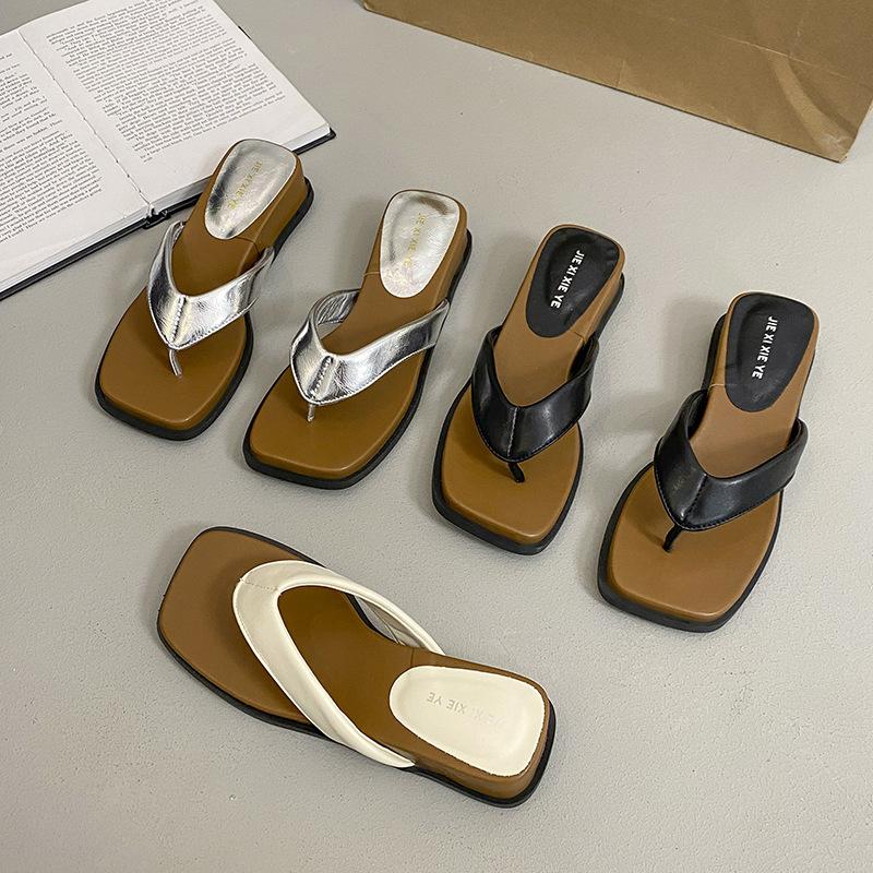 Pinch feet square head slope heel beach shoes cool slippers women's silver new style holiday herringbone 2025 slippers women's summer wear