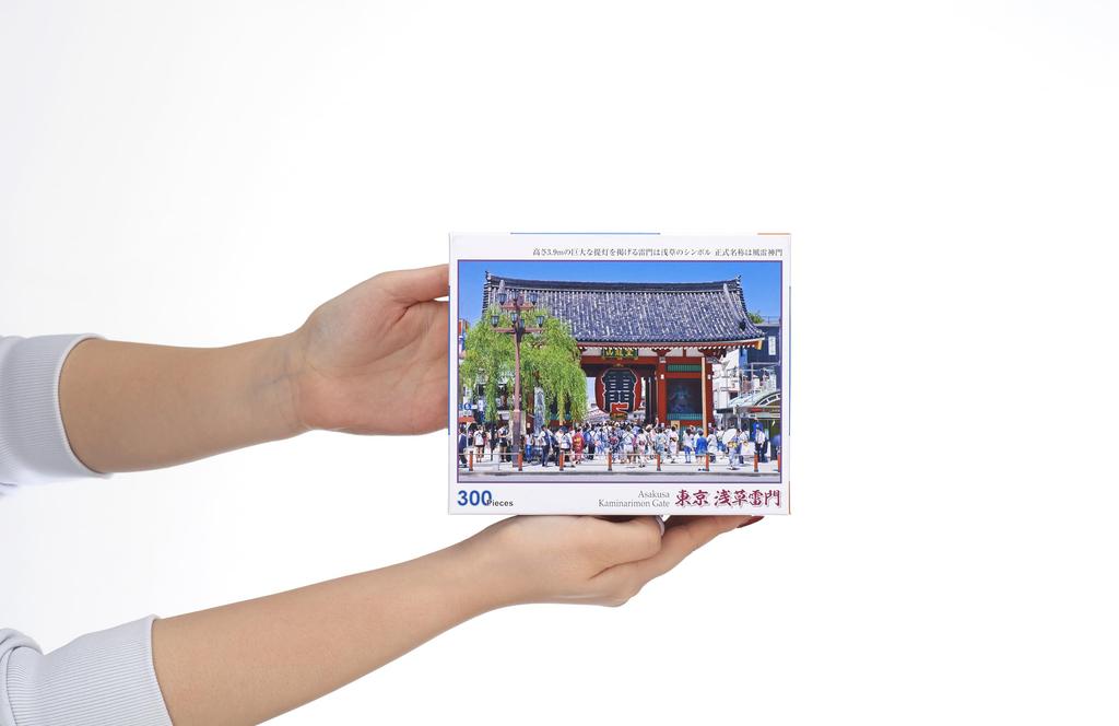 Beverly (BEVERLY) [Made in Japan] 300-Piece Jigsaw Puzzle Tokyo Asakusa Kaminarimon (26 x 38 cm) 300-079