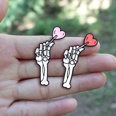 Spilla a mano scheletro Spilla in denim Distintivo smaltato Love Heart Decorazione di Halloween