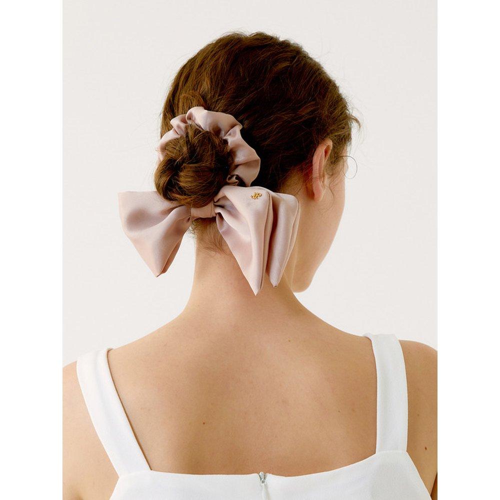 

[Эксклюзив] Несбалансированная резинка-скранчи с лентой Jp-23-331S cream