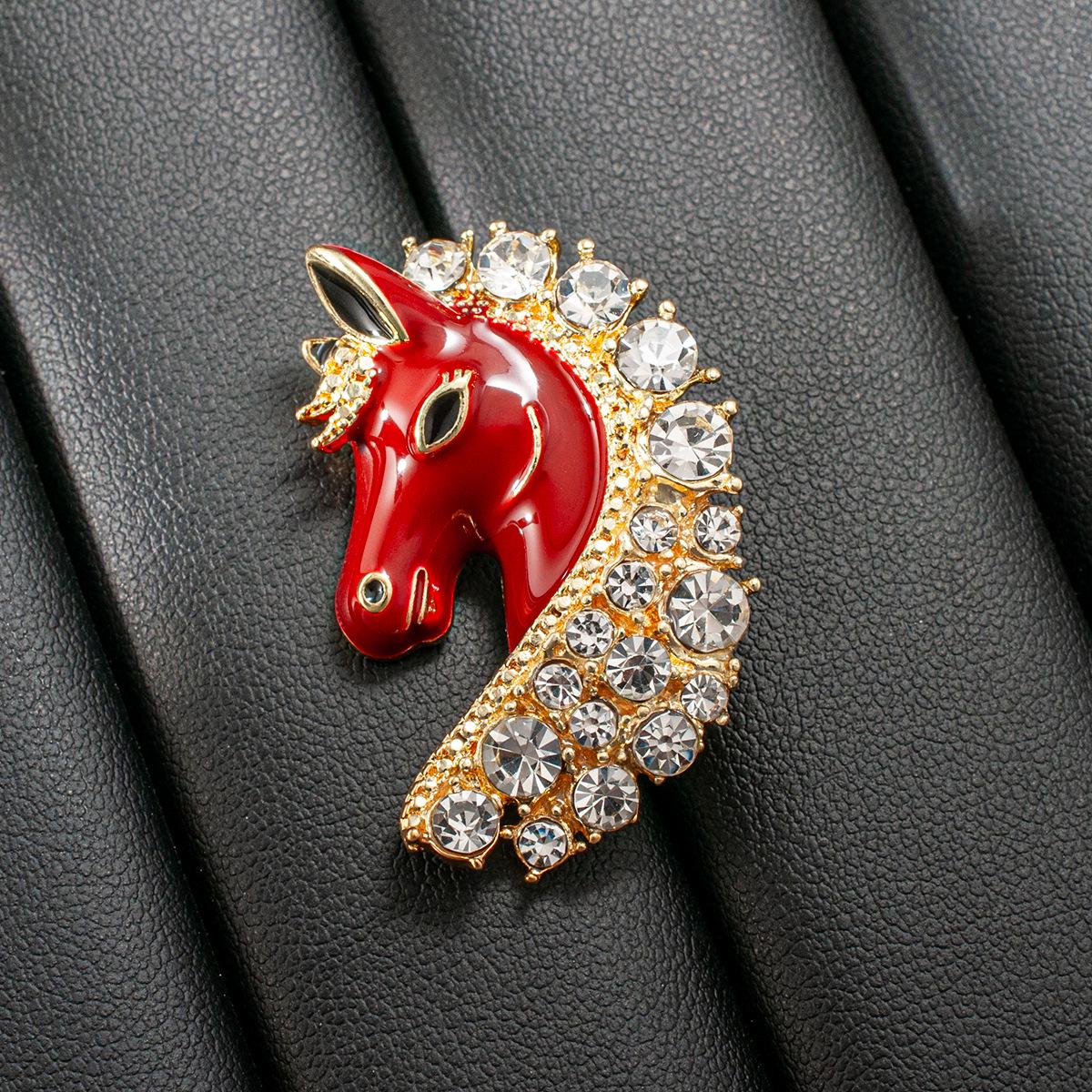 Diamond-Inlaid Red Enamel Horse Brooch: Light Luxury Zodiac Pin, Versatile and Cute.
