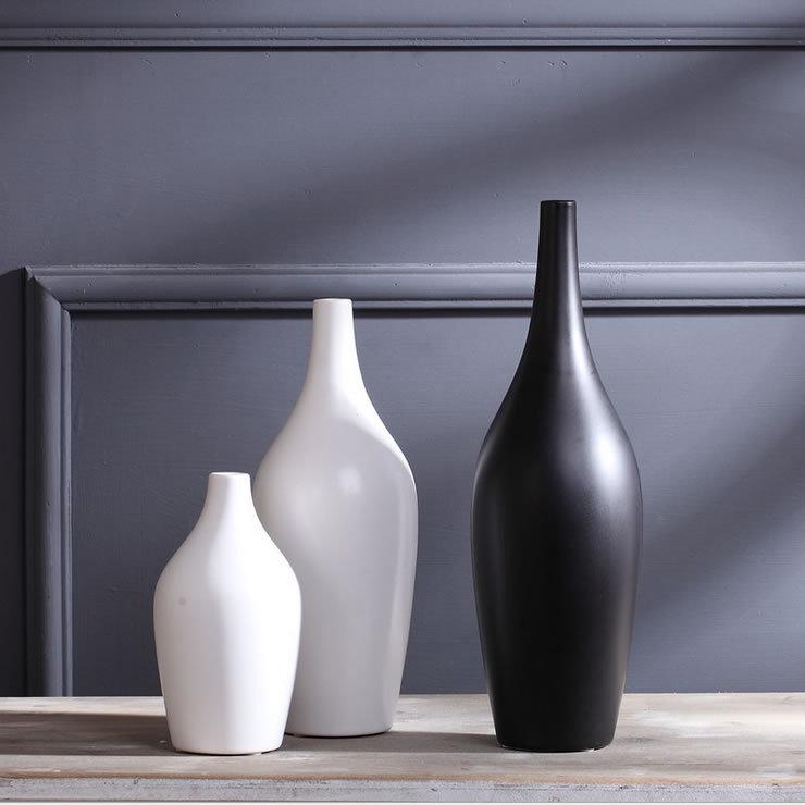 Black & White European Style Ceramic Vase for Minimalist Flower Arrangements