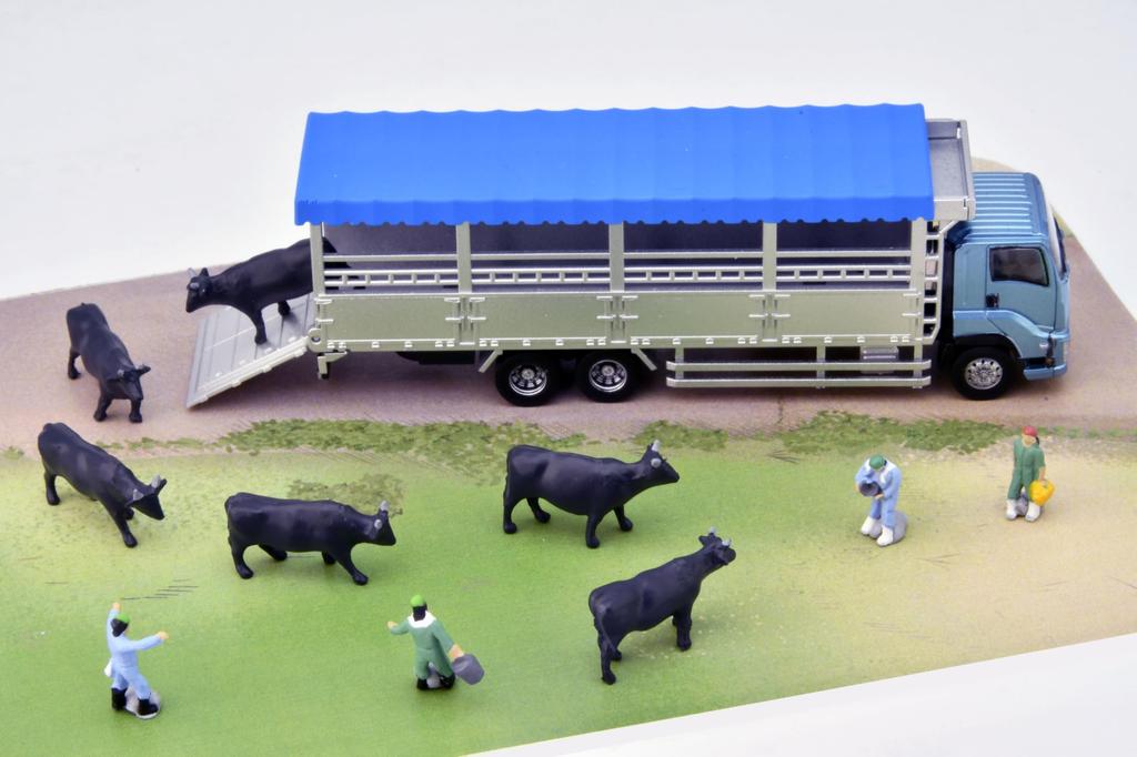 Tomytec The Truck Collection Truck Collection Livestock Transporter Set A Livestock Diorama Supplies 331551