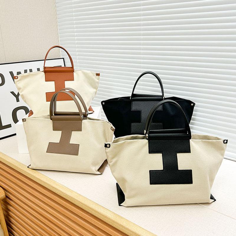 Modische Handtasche mit Farbkontrasten, große Kapazität, Freizeit-I-Form-Tasche, trendig und vielseitig für den Weg zur Arbeit, Umhängetasche