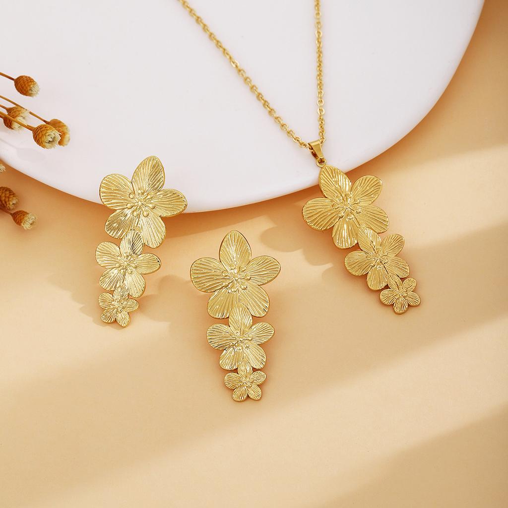 Peach Heart Spiral Leaf Irregular Earrings Necklace Women'S Light Luxury High-End Metal Style Fashion Suit