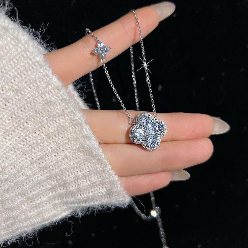 Sterling Silver Four-Leaf Clover Necklace: Elegant Diamond Pendant Clavicle Chain for Women - Perfect Valentine's Day Gift