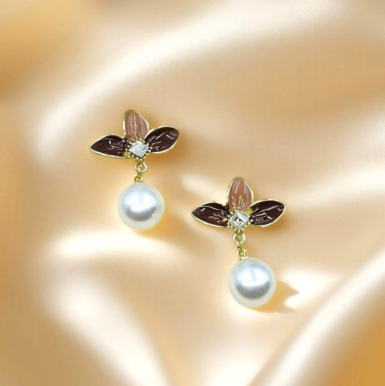 French Retro Champagne Pearl & Diamond Four-Leaf Clover Earrings: Elegant High-End Women s Fashion Earring