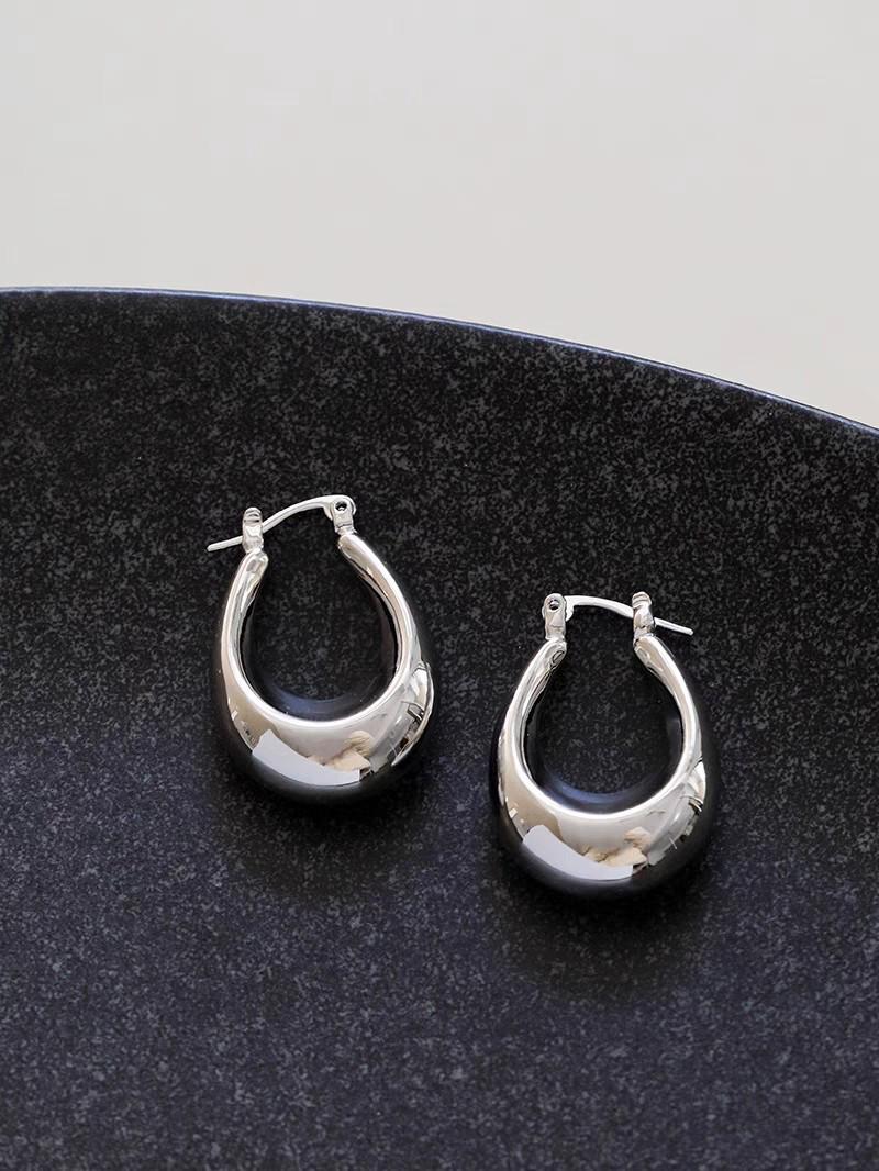 2023 High-End Silver Water Drop Earrings: European & American Cool Style, Exaggerated Dangle Design серебряный