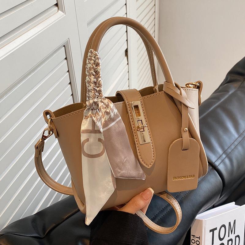 

Autumn and winter all-match messenger bag portable bucket bag