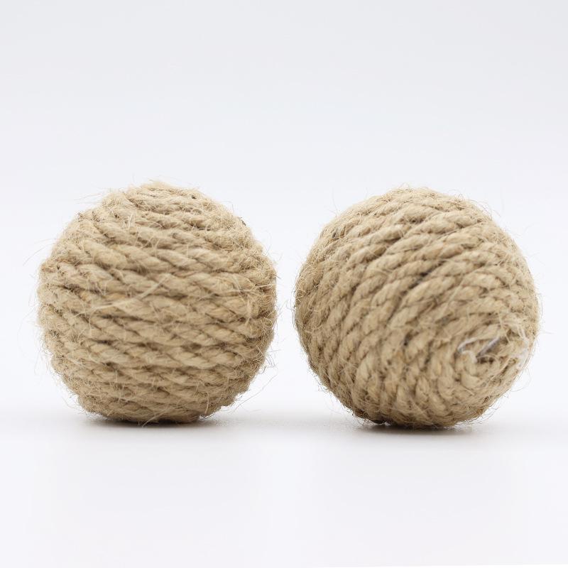 4.5CM Natural Sisal Rope Ball with Sand Throw Toy