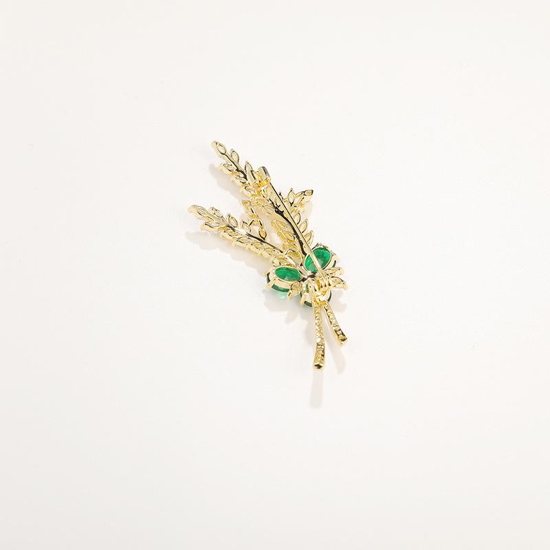 Bo Xin Yun Luxury Wheat Ear Brooch with Emerald Zirconia - Elegant Suit Coat Accessory & Gift Pin