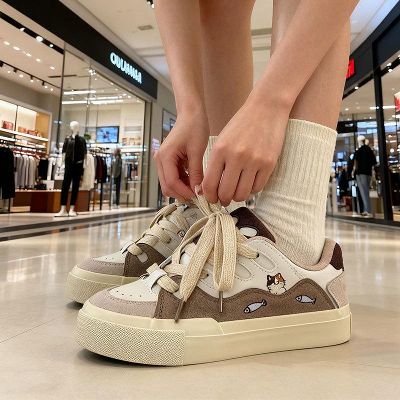 Modne retro casualowe buty na deskę damskie nowe wiosenno-jesienne na platformie wszechstronne niszowe buty typu bread