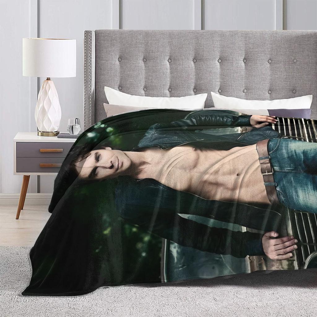 The Vampire Diaries Damon Salvatore Decken Flanell Bedruckt Tragbar Ultra-Weich Überwurfdecke für Bettwäsche Büro Teppichstück