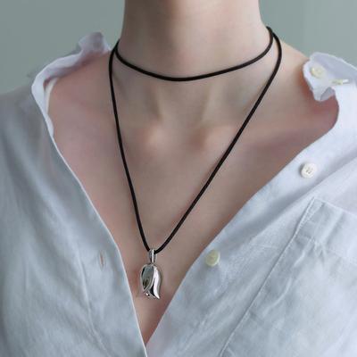 Colar com pingente de rosa de seda, nicho de temperamento, simples, corrente para clavícula, luxo leve, versátil, joias de alta qualidade