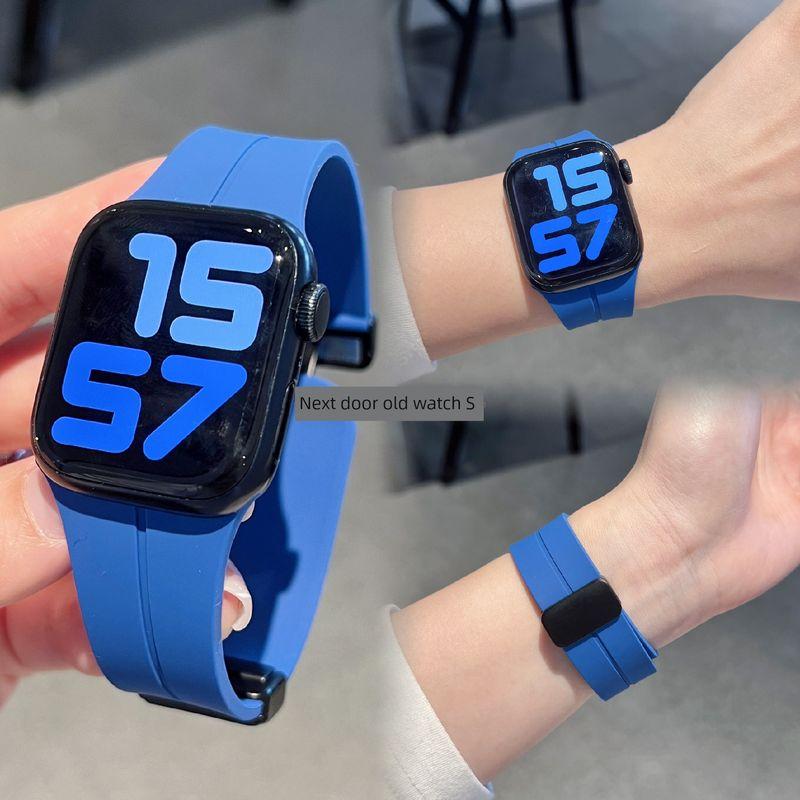 

Applicable to Apple Watch Band Applewatch8 Silicone Magnetic Buckle Iwatchs109se2 Minimalist Easiest for Match Men and Women Navy blue 49mm(Ultra)