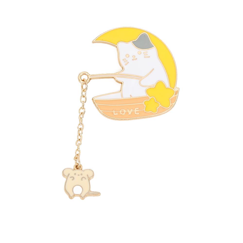 Creative Animal Fishing Food Chain Pins Cute Pretty Cat Rabbit Fox Polar Bear Hedgehog Enamel Brooches For Women Jewelry
