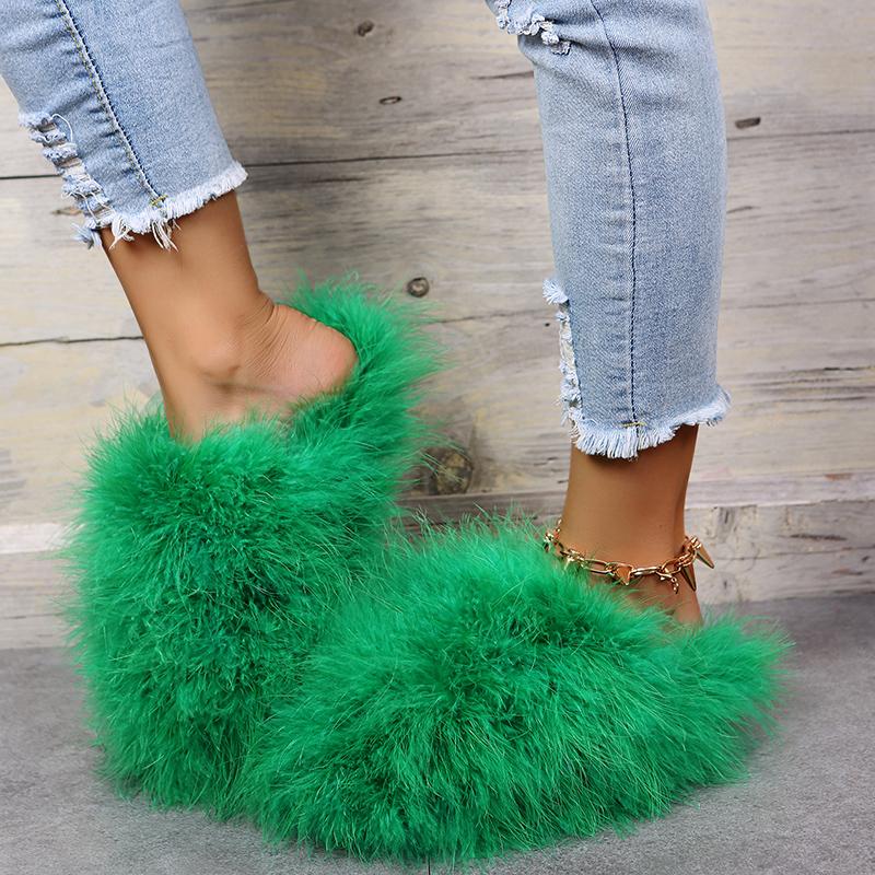 Fashion Women Luxury Fur Slippers 2025 New Lightweight Flat Half Slippers Outdoor Baotou Shoes Women Fashion Round Toe Fur Slides Woman