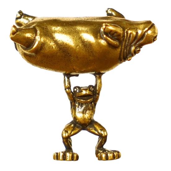 

Frog Hippo Sculpture Tiny Frog Lifting Giant Hippo Figurine Whimsical Alloy Desktop Ornament for Office Bookshelf Decor Inspirational Motivational золотистый