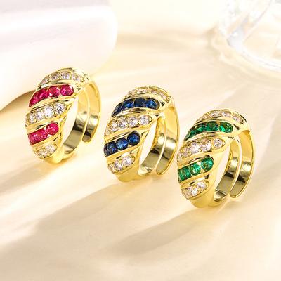 Anillo Vintage Geométrico Chapado en Oro con Fondo de Cobre, Zafiro Sintético y Corindón Rojo
