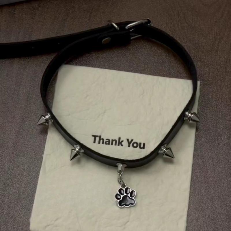 Subculture Punk Leather Cat Paw Chokers Black Vintage Studs Pendant Necklace Versatile Adjustable Collar Choker for Cosplay