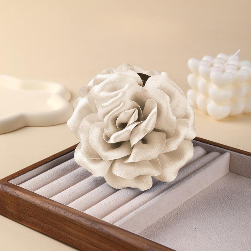 

Улучшенная заколка-акула с трехмерным цветком розы для затылка бежевый