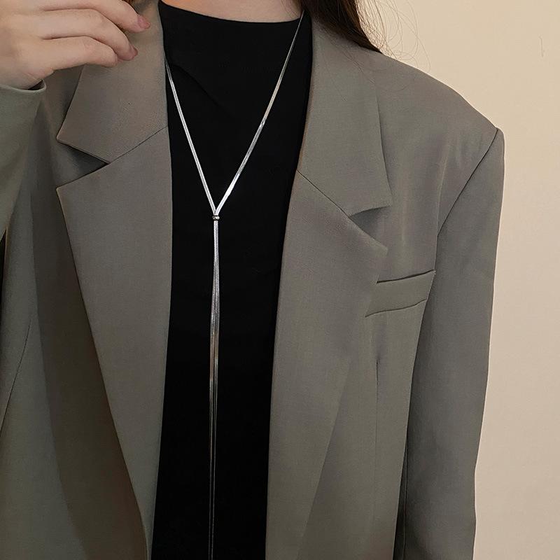 

Golden Snake Bone Chain Titanium Steel Long Necklace For Women Spring Summer Light Luxury High-End Elegant Sweater Chain